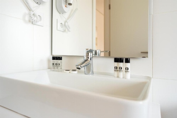 Hotel Canada image 24