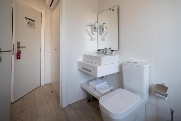 Hotel Canada image 26