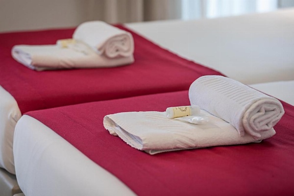 Hotel Canada image 39